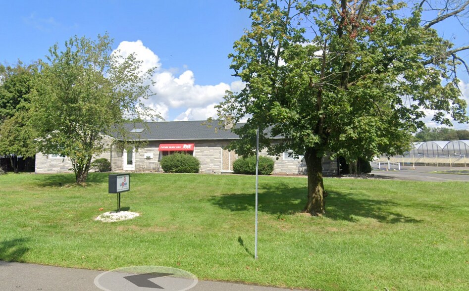 261 Franklin St, Hightstown, NJ à louer - Photo du bâtiment - Image 3 de 6