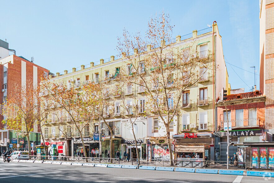 Commerce de détail dans Madrid, Madrid à louer - Photo du bâtiment - Image 2 de 2