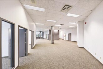 666 Boul Saint-Martin O, Laval, QC à louer Photo intérieure- Image 2 de 8