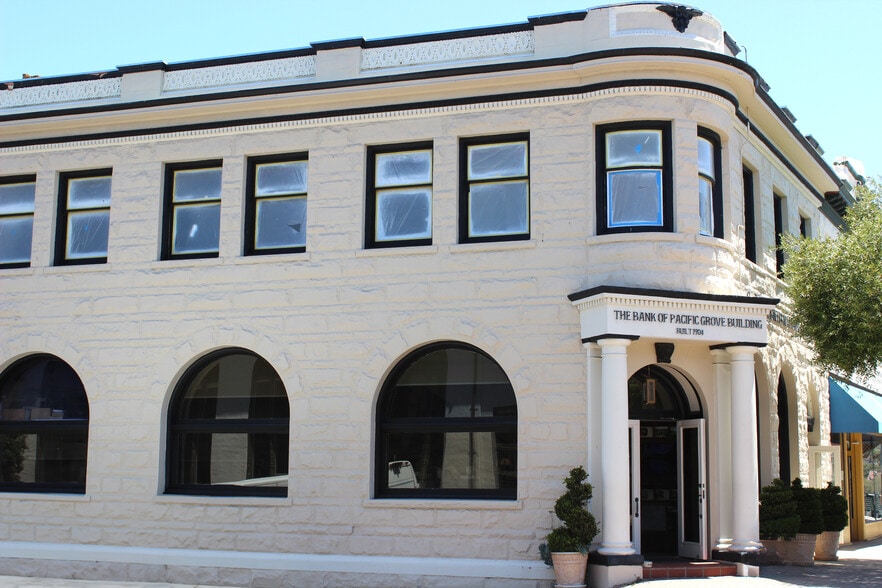 574 Lighthouse Ave, Pacific Grove, CA for lease - Building Photo - Image 2 of 6