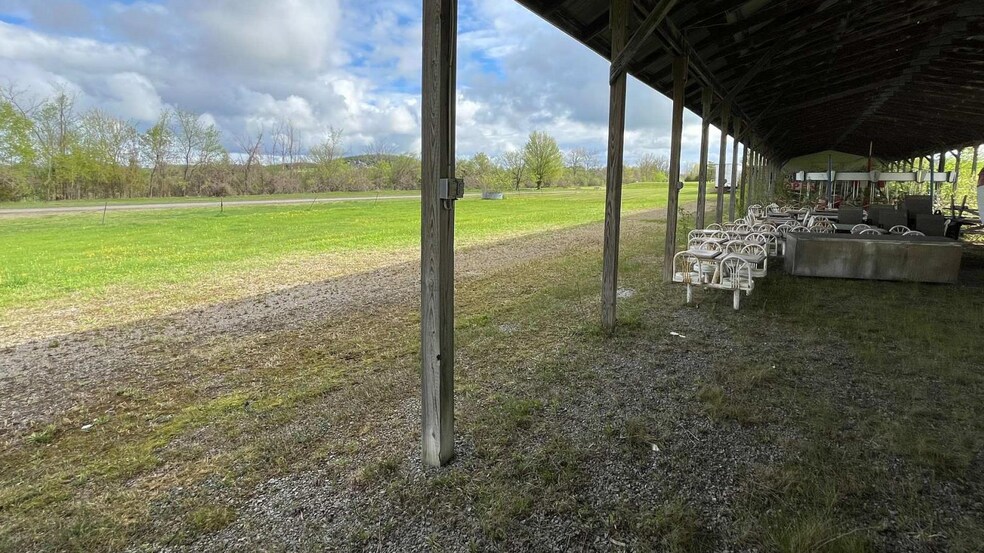 1676 Chemong Rd, Bridgenorth, ON à vendre - Photo du bâtiment - Image 3 de 6