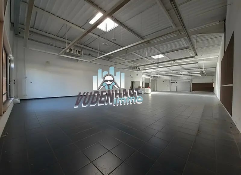 Retail in Portet-sur-Garonne for lease Interior Photo- Image 1 of 10