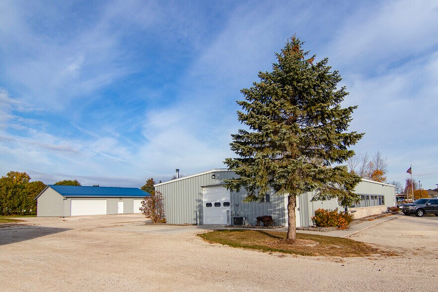 901 Service Rd, Kiel, WI à louer - Photo du bâtiment - Image 2 de 12
