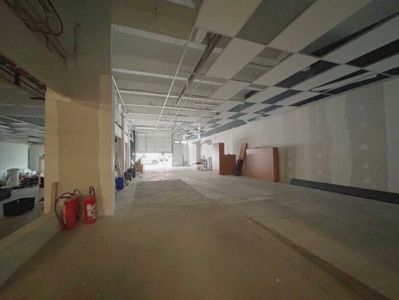 Flex in Lille for lease - Building Photo - Image 2 of 6