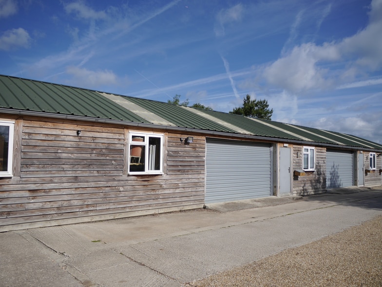 West Chiltington Ln, Billingshurst for lease - Building Photo - Image 1 of 7