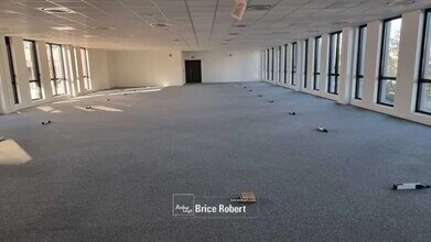 Bureau dans Vaulx-en-Velin à louer Photo intérieure- Image 1 de 7