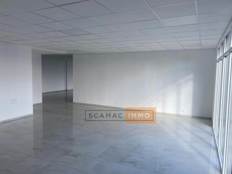 Flex in Solliès-Pont for lease - Interior Photo - Image 3 of 4