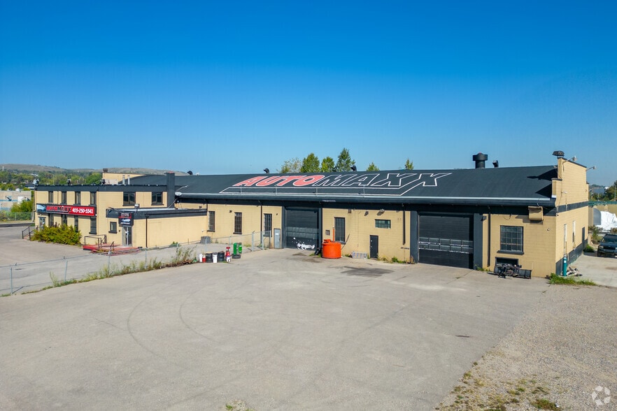 4914 6th St NE, Calgary, AB à vendre - Photo du bâtiment - Image 2 de 7