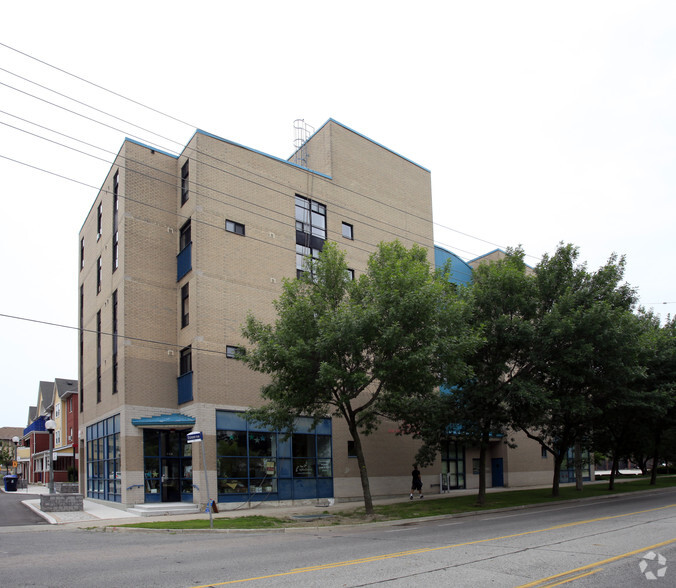 205 Birmingham St, Toronto, ON for lease - Primary Photo - Image 1 of 2