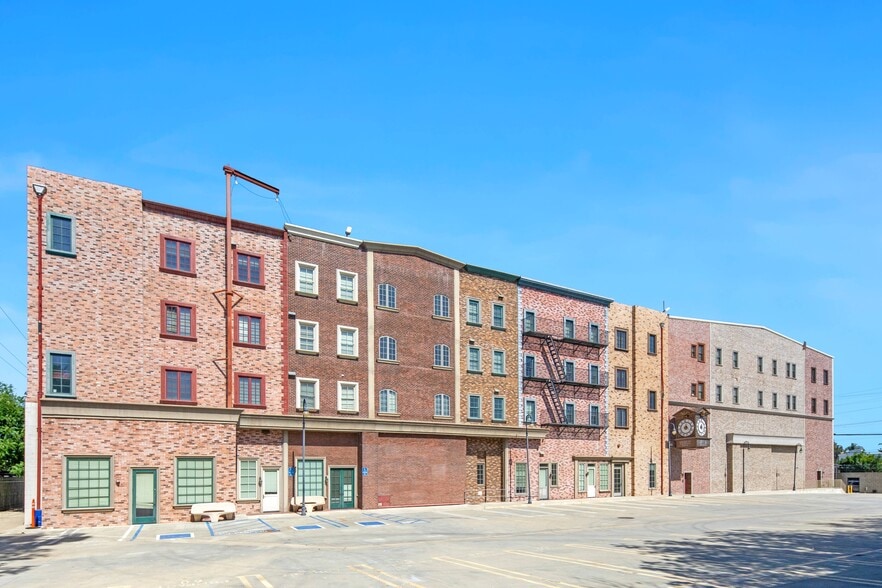 16829 Saticoy St, Van Nuys, CA for sale - Building Photo - Image 1 of 8