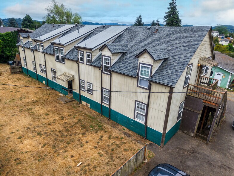 1740 Spruce St, Myrtle Point, OR à vendre - Photo du bâtiment - Image 2 de 17