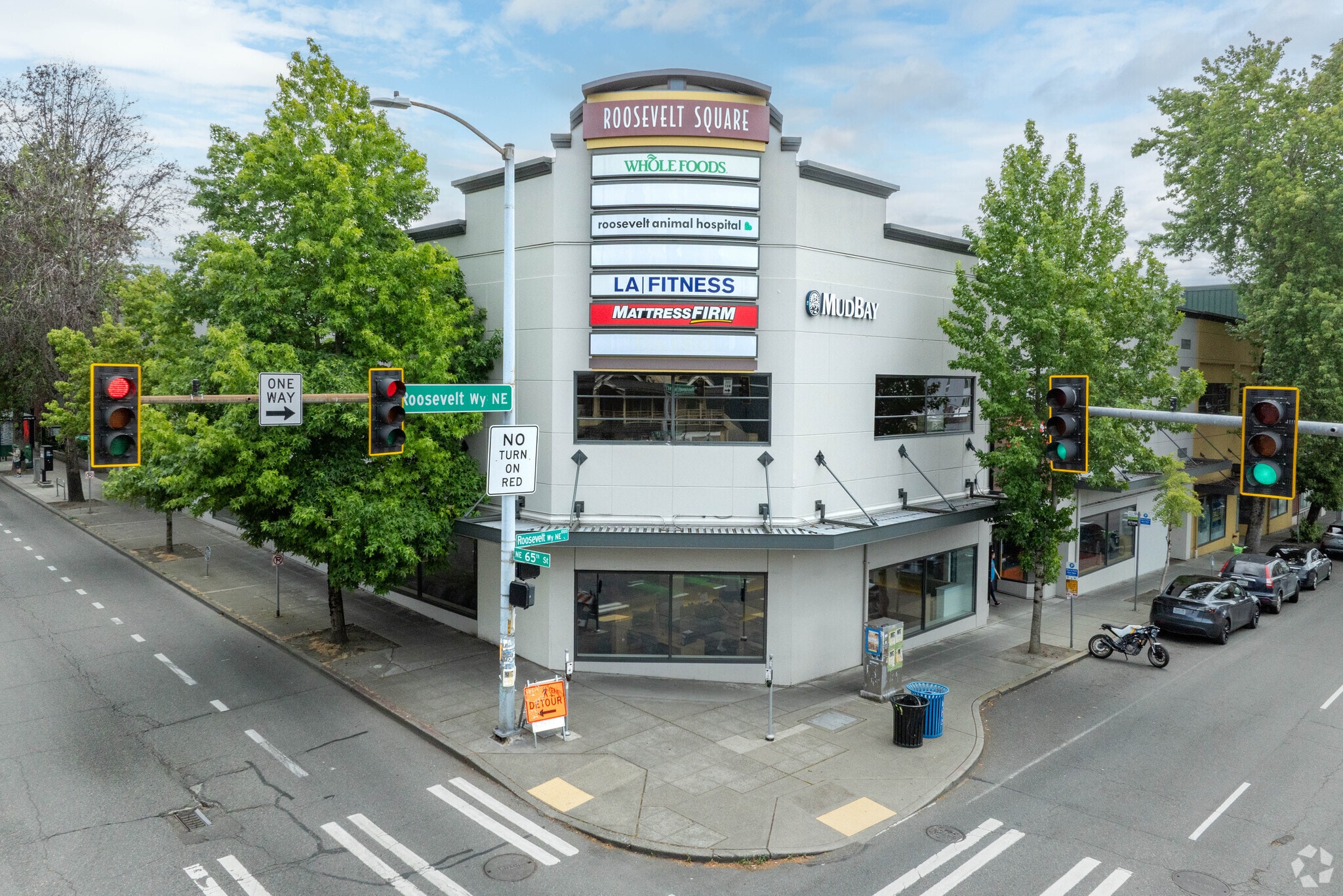 6308-6416 Roosevelt Way NE, Seattle, WA for lease Building Photo- Image 1 of 8