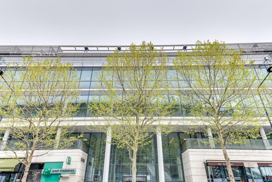 Office in Saint-Denis for lease - Building Photo - Image 3 of 4