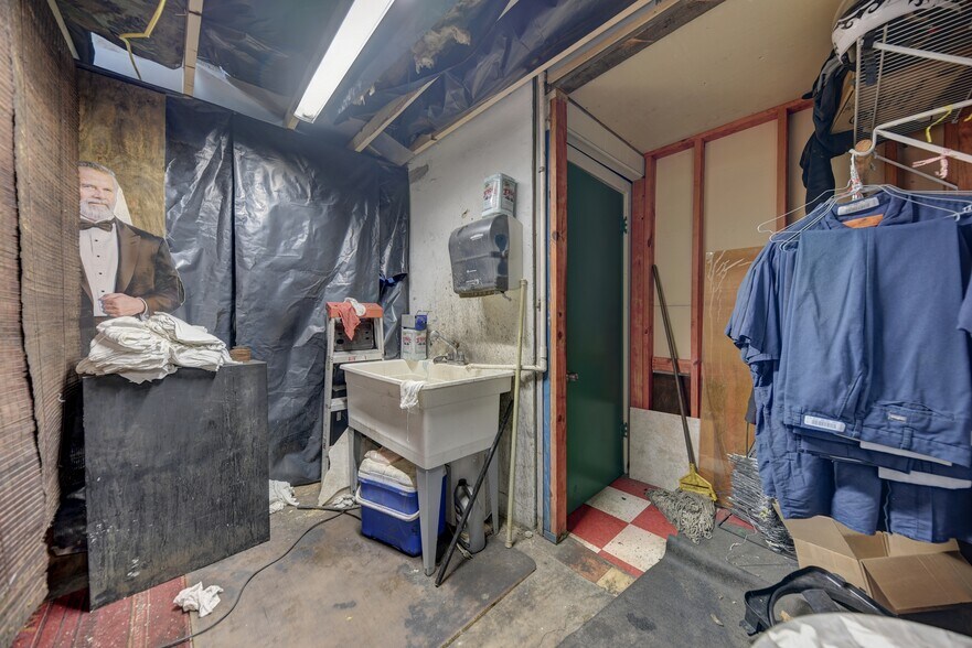 307 E Alamo St, Brenham, TX à vendre - Photo intérieure - Image 2 de 38