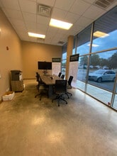 12304 Cary Cir, La Vista, NE for lease Interior Photo- Image 1 of 7