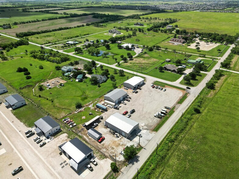 5350 Ganzer Rd W, Krum, TX à vendre - Photo du bâtiment - Image 2 de 5