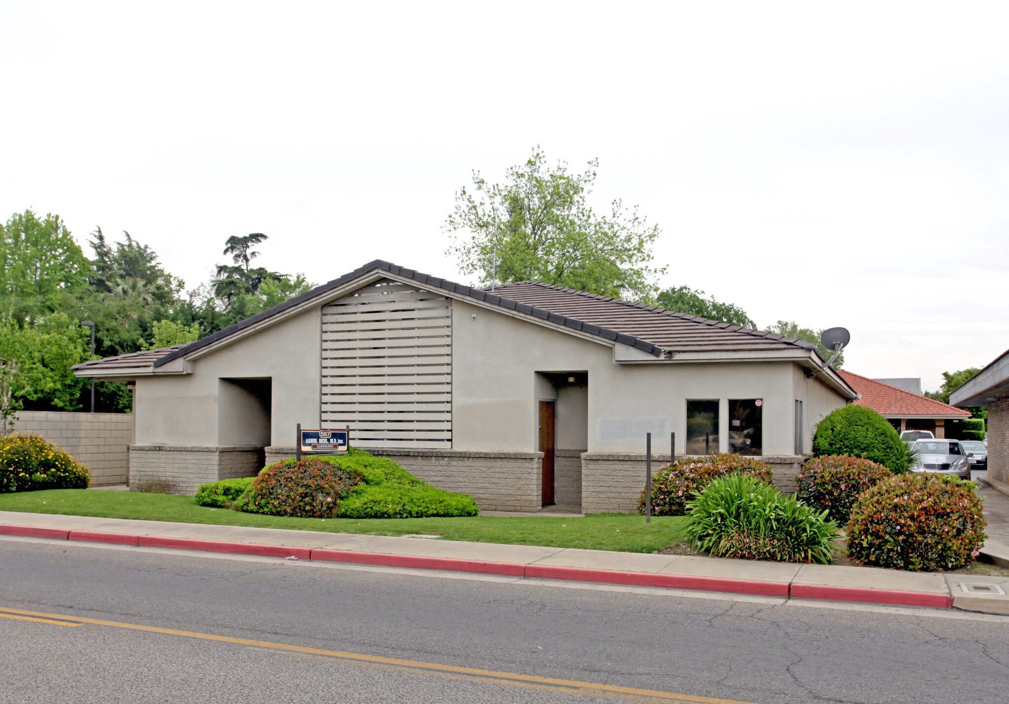 567 W Putnam Ave, Porterville, CA for lease Primary Photo- Image 1 of 9