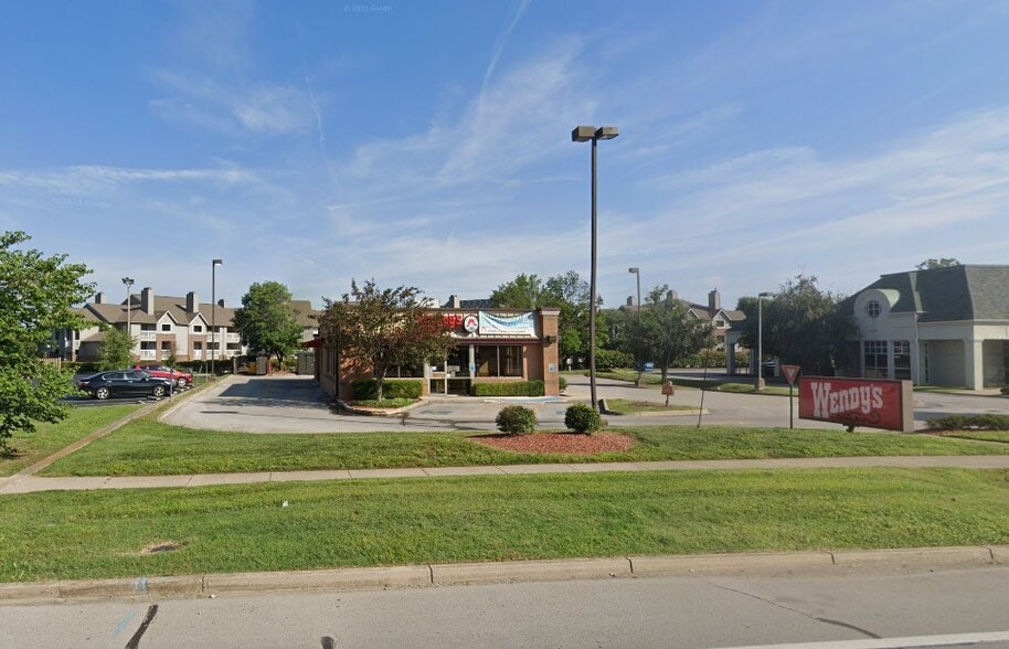 4955 Brownsboro Rd, Louisville, KY for lease - Building Photo - Image 3 of 4