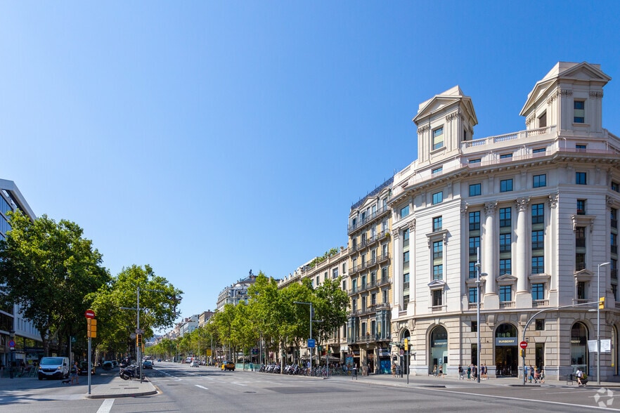 Bureau dans Barcelone à louer - Photo du bâtiment - Image 2 de 8