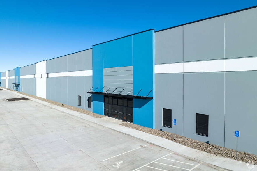 3901 SE Park Dr, Grimes, IA à louer - Photo du bâtiment - Image 3 de 5