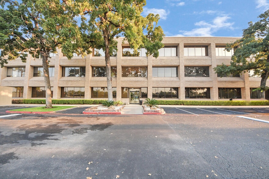 8554 Katy Fwy, Houston, TX à louer - Photo du bâtiment - Image 3 de 22
