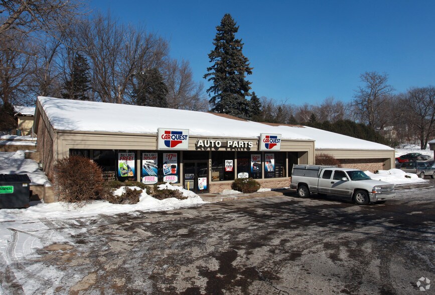 3542 Shoreline Dr, Wayzata, MN à louer - Photo principale - Image 1 de 2