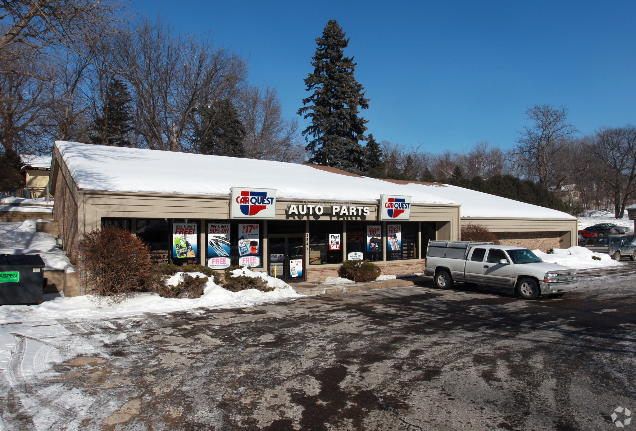 3542 Shoreline Dr, Wayzata, MN for lease Primary Photo- Image 1 of 3