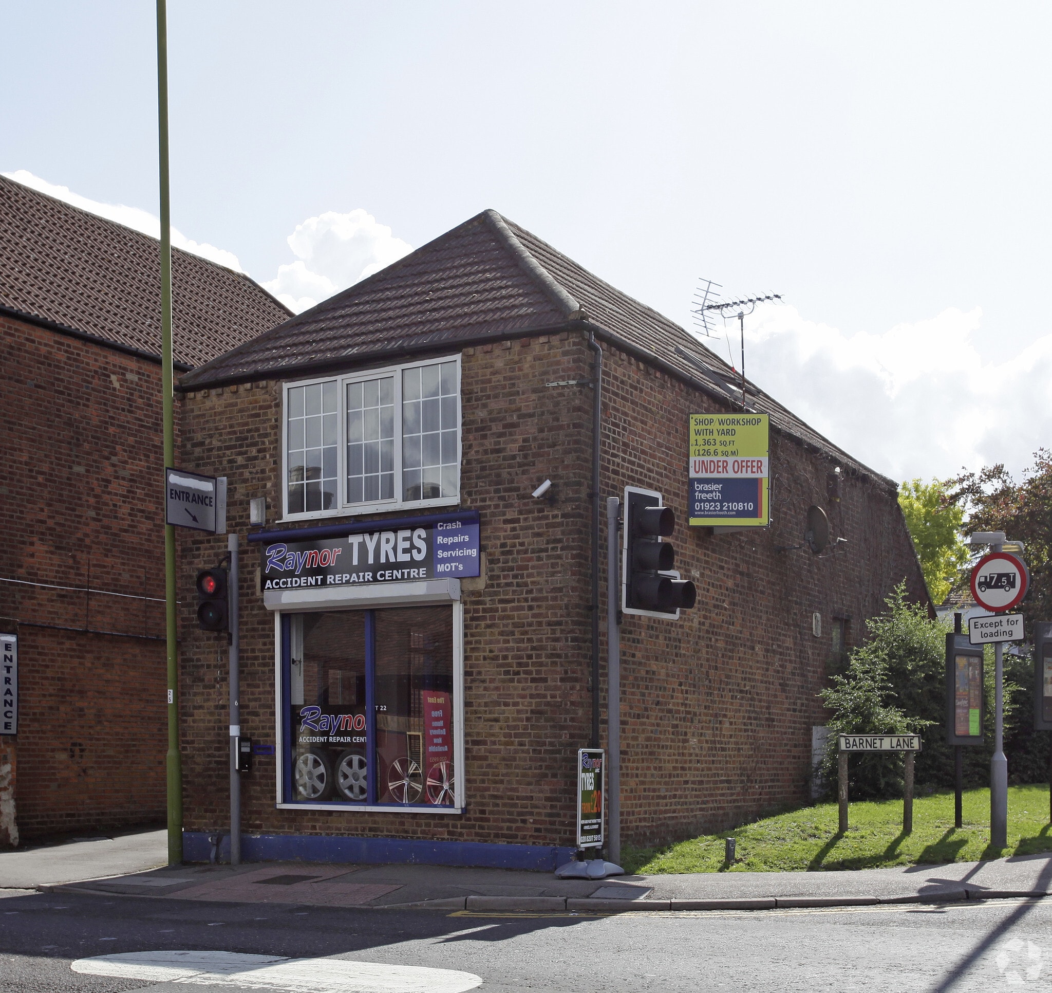 High St, Elstree for lease Primary Photo- Image 1 of 2