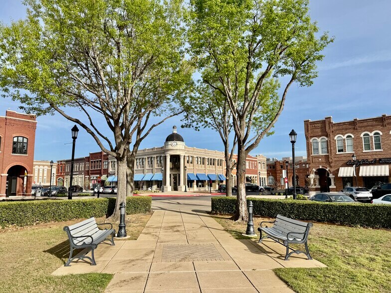 630 Parker Sq, Flower Mound, TX à louer - Photo du bâtiment - Image 2 de 5