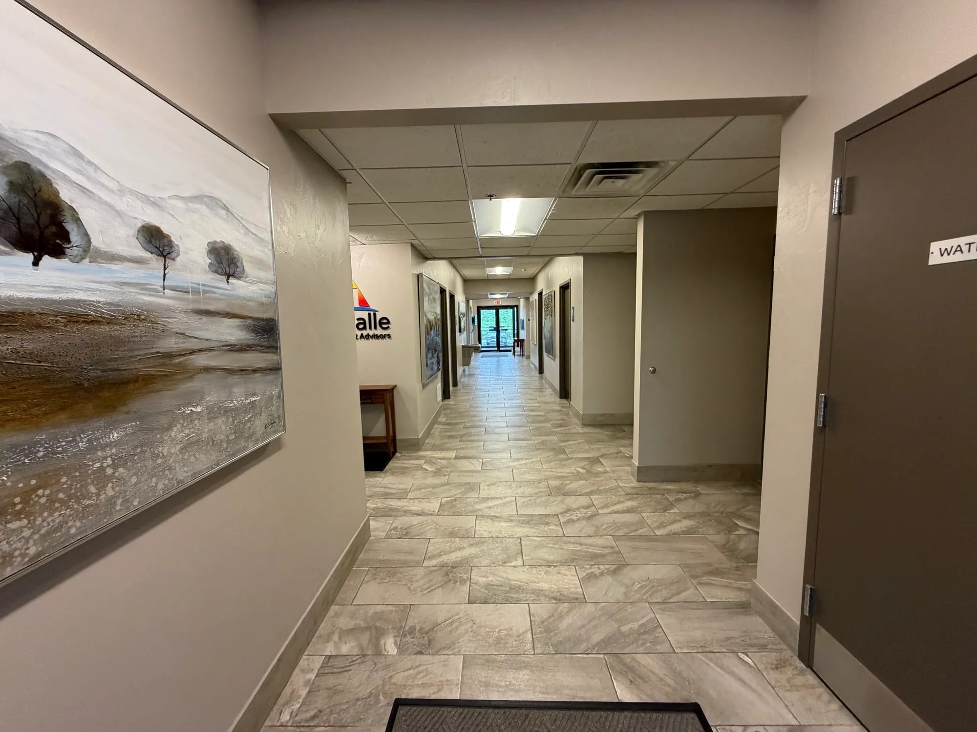 1133 Quail Ct, Pewaukee, WI for lease Interior Photo- Image 1 of 9