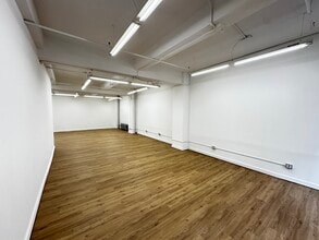 325 W 38th St, New York, NY for lease Building Photo- Image 1 of 7