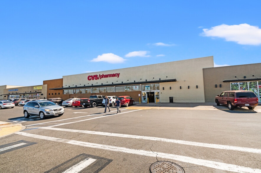 CVS Greater Los Angeles Portfolio portfolio of 3 properties for sale on LoopNet.ca - Building Photo - Image 2 of 3