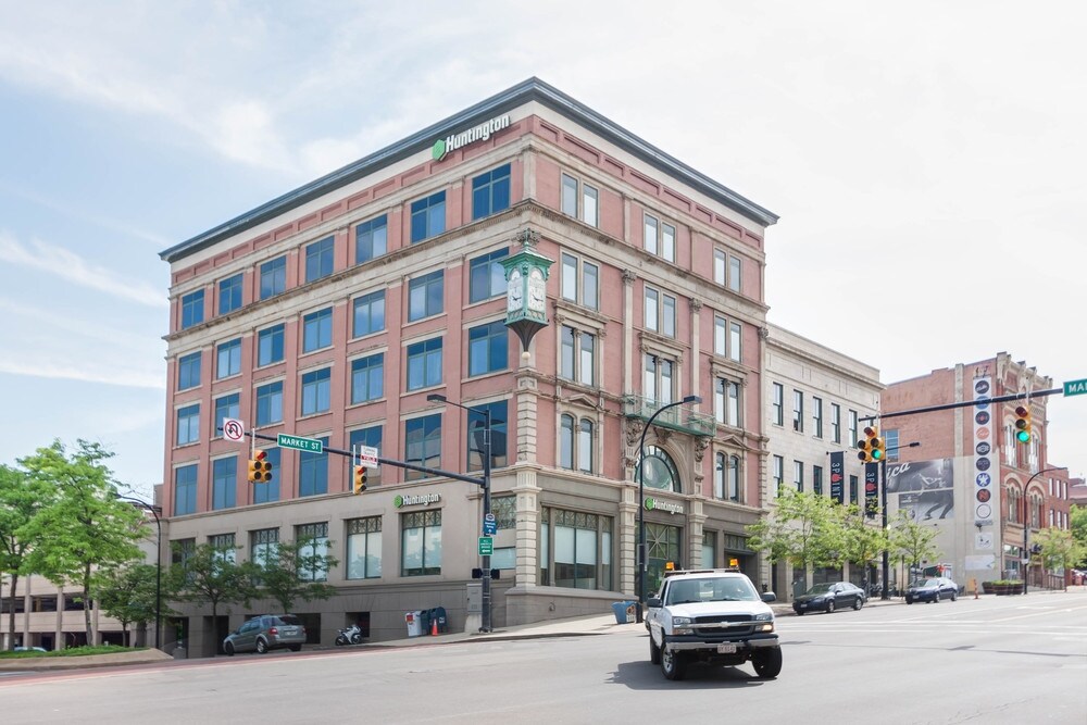 39 E Market St, Akron, OH à louer Photo principale- Image 1 de 7