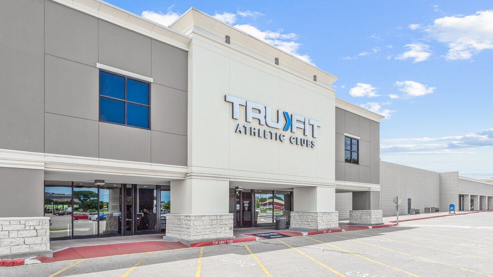 2408 Texas Ave S, College Station, TX for lease - Building Photo - Image 2 of 23