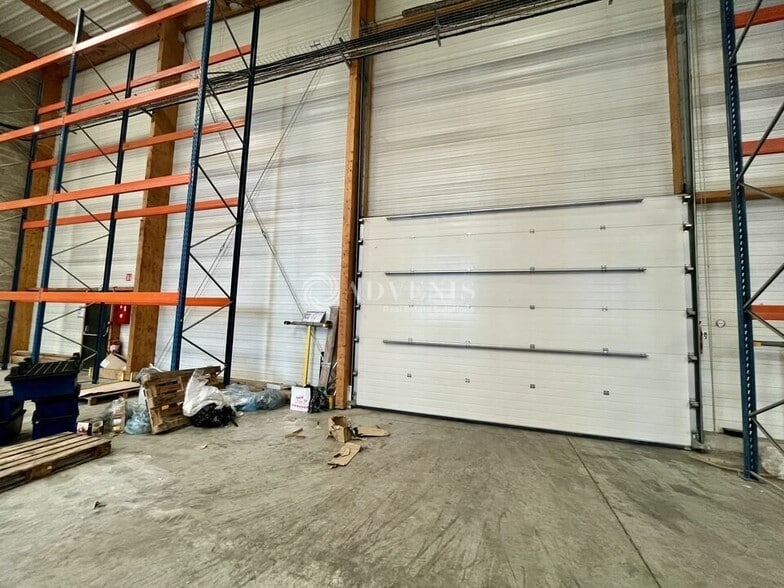 Industrial in Louvres for lease - Interior Photo - Image 3 of 12