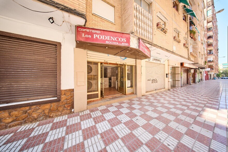 Retail in Granada for sale - Building Photo - Image 2 of 21