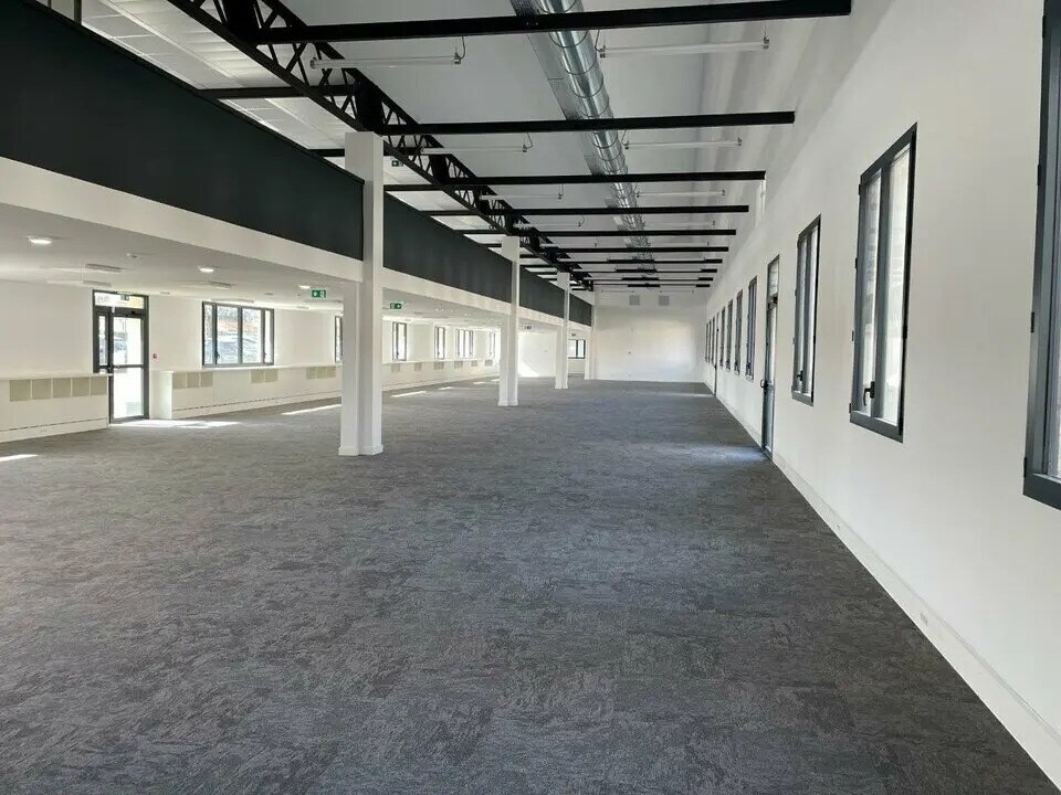 Bureau dans Vénissieux à louer Photo intérieure- Image 1 de 24