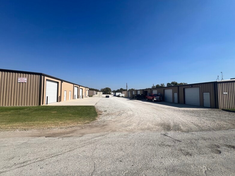 11975 Cleveland Gibbs Rd, Roanoke, TX for lease - Building Photo - Image 3 of 14