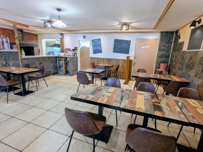 Flex in Frouzins for lease - Building Photo - Image 3 of 9