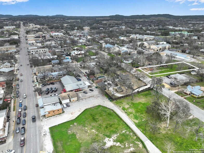 115 Pecan st, Boerne, TX à vendre - Photo du bâtiment - Image 2 de 2