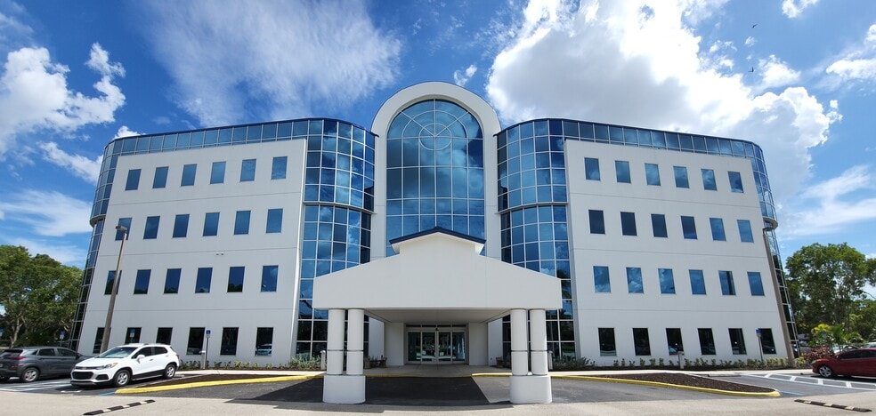 2675 Winkler Ave, Fort Myers, FL for lease - Building Photo - Image 3 of 7