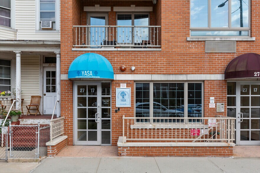 2717 Crescent St, Astoria, NY à vendre - Photo du bâtiment - Image 1 de 22