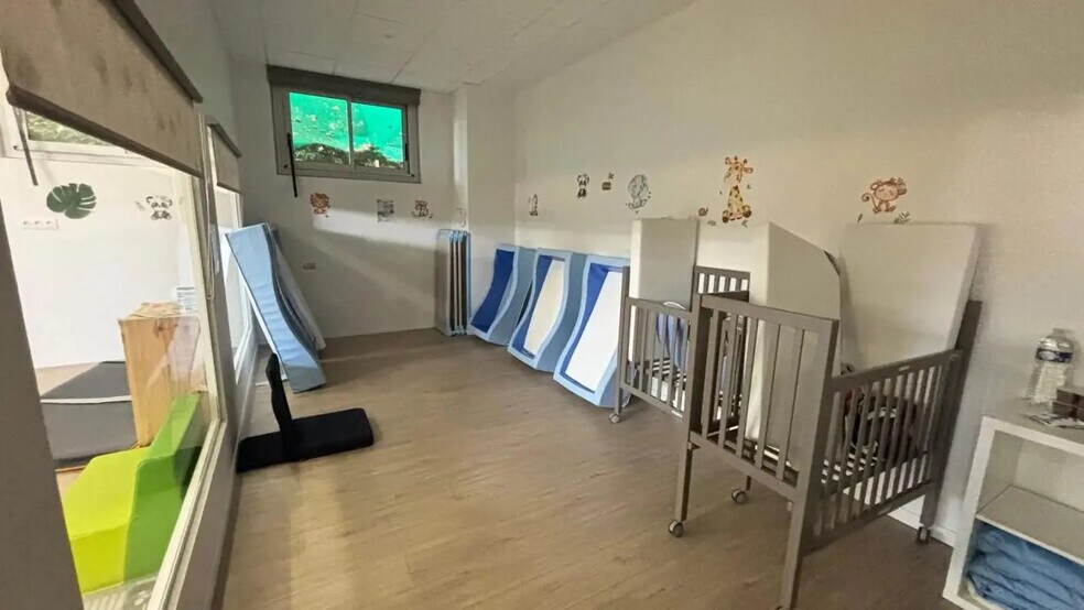 2 Avenue Des Bosquets, Montigny-le-Bretonneux à louer - Photo du bâtiment - Image 3 de 14