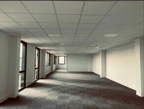 Flex in Saint-Priest for lease Interior Photo- Image 2 of 4