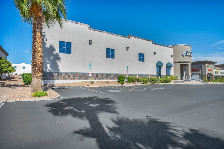 159 N Gibson Rd, Henderson, NV à vendre - Photo du bâtiment - Image 3 de 32