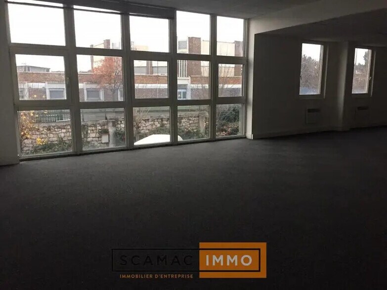 Office in Rognac for lease - Interior Photo - Image 3 of 4