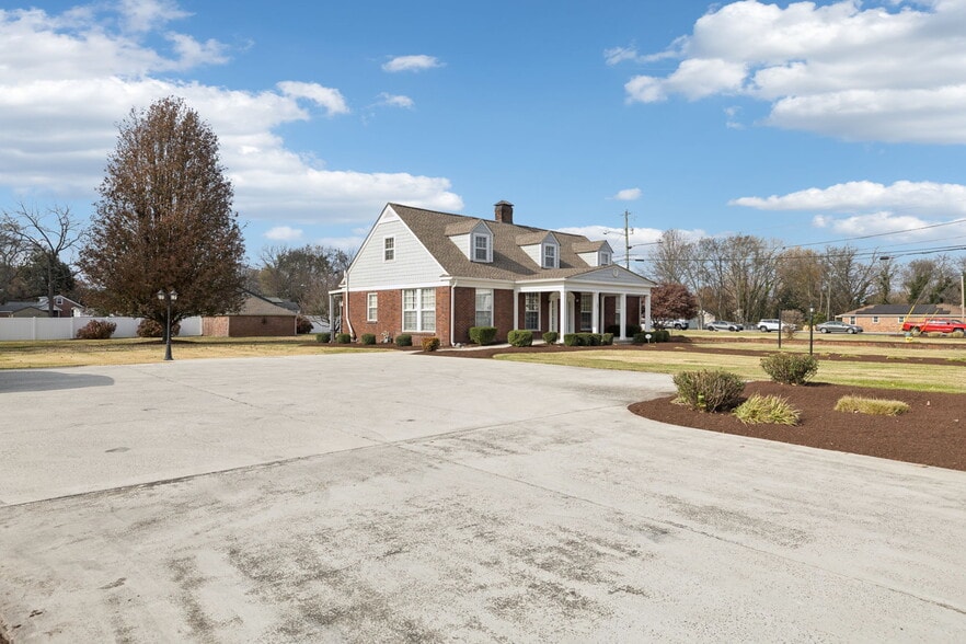 502 Hazelwood Dr, Smyrna, TN for lease - Building Photo - Image 2 of 32