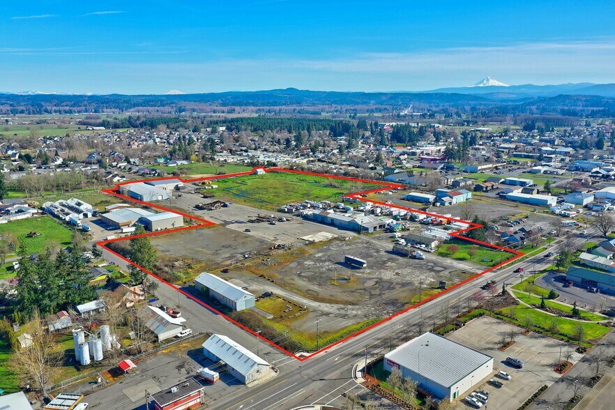 525 W Main St, Molalla, OR à louer - Aérien - Image 1 de 5