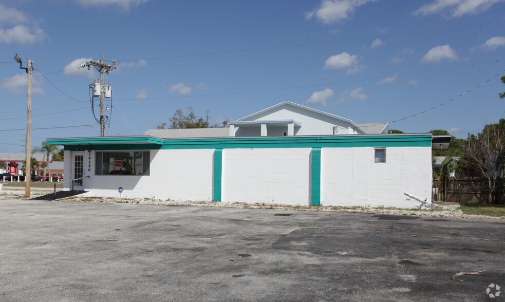 14290 N Cleveland Ave, North Fort Myers, FL à vendre - Photo du bâtiment - Image 2 de 4