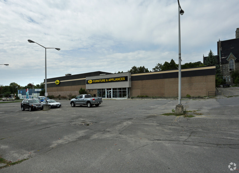 260 King St W, Brockville, ON à vendre - Photo principale - Image 1 de 1